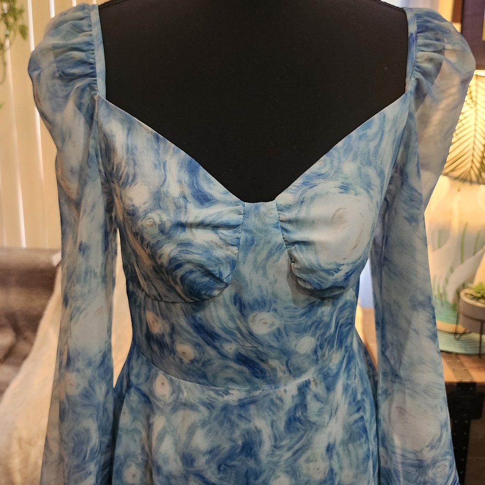 Chic Blue Patterned Backless Dress - image 1